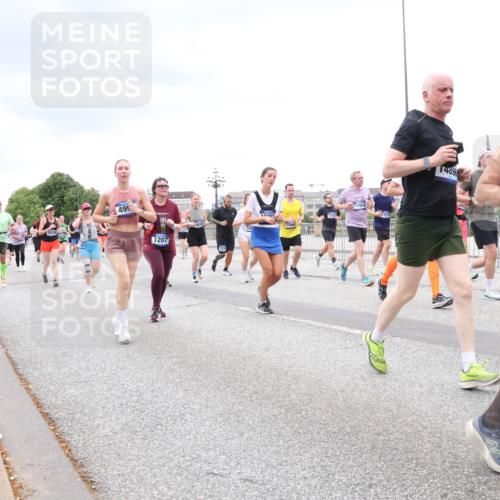 29.06.2025 - hella hamburg halbmarathon Lena Gebhardt http://msf.ph/oto/8320582 29.06.2025 10:57:18 Lombardsbrücke 499, 1207, 632, 14896, 1207, 1643, 2041, 2370, 2871, 2932, 3195, 3348, 3385, 3387, 3388, 3433, 3470, 3485, 3723, 3750, 3851, 4086, 4106, 4180, 4197, 4241, 4485, 4568, 4569, 4611, 4998, 5057, 5117, 5316, 5589, 5639, 5738, 6053, 6284, 6827, 6832, 6857, 6981, 7416, 7417, 7592, 7720, 7728, 7787, 7964, 8035, 8039, 8197, 8224, 8287, 8386, 8540, 8546, 8552, 8679, 8851, 8853, 8873, 9110, 9298, 9299 meine-sportfotos.de