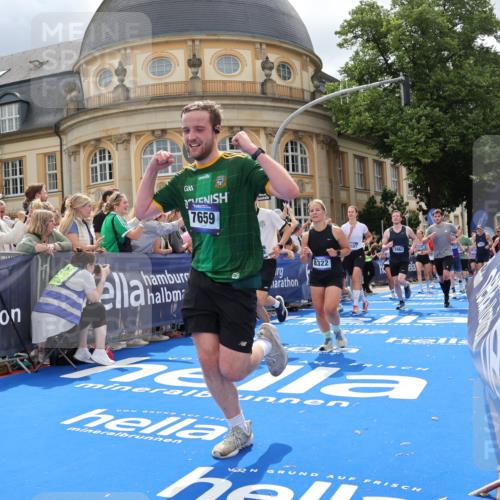 29.06.2025 - hella hamburg halbmarathon Strokosch-Dieckow http://msf.ph/oto/8320586 29.06.2025 10:58:40 Ziel 1319, 2488, 2619, 2656, 2840, 2978, 3251, 4467, 5675, 6592, 6595, 6720, 7082, 7659, 8322, 8929, 10539, 10943, 11605, 11846, 12809, 12862, 13512, 13694, 13880, 14266, 14902, 14965, 15197, 16189, 17630, 17839, 18501, 18587 meine-sportfotos.de