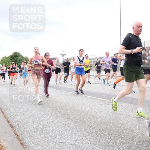 29.06.2025 - hella hamburg halbmarathon Lena Gebhardt http://msf.ph/oto/8320617 29.06.2025 10:57:18 Lombardsbrücke 49, 1207, 128, 13490, 1207, 1643, 2041, 2370, 2871, 2932, 3195, 3348, 3385, 3387, 3388, 3433, 3470, 3485, 3723, 3750, 3851, 4086, 4106, 4180, 4197, 4241, 4485, 4568, 4569, 4611, 4998, 5057, 5117, 5316, 5589, 5639, 5738, 6053, 6284, 6827, 6832, 6857, 6981, 7416, 7417, 7592, 7720, 7728, 7787, 7964, 8035, 8039, 8197, 8224, 8287, 8386, 8540, 8546, 8552, 8679, 8851, 8853, 8873, 9110, 9298, 9299 meine-sportfotos.de