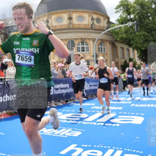 29.06.2025 - hella hamburg halbmarathon Strokosch-Dieckow http://msf.ph/oto/8320643 29.06.2025 10:58:40 Ziel 1319, 2488, 2619, 2656, 2840, 2978, 3251, 4467, 5675, 6592, 6595, 6720, 7082, 7659, 8322, 8929, 10539, 10943, 11605, 11846, 12809, 12862, 13512, 13694, 13880, 14266, 14902, 14965, 15197, 16189, 17630, 17839, 18501, 18587 meine-sportfotos.de