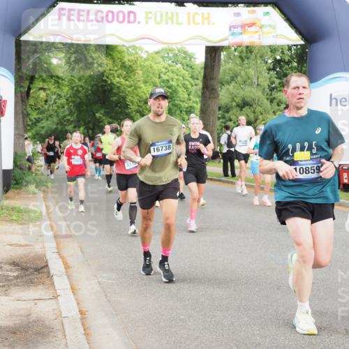 29.06.2025 - hella hamburg halbmarathon MichiJ http://msf.ph/oto/8320648 29.06.2025 10:37:14 Zwischen KM18-KM19 2020, 2234, 2880, 3562, 4247, 7657, 8437, 8454, 8921, 9031, 9303, 9597, 10859, 11819, 12203, 12421, 15950, 16738 meine-sportfotos.de