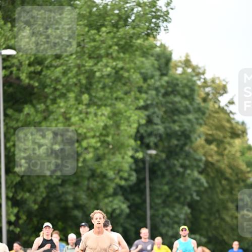29.06.2025 - hella hamburg halbmarathon Dr. Thomas Lammeyer http://msf.ph/oto/8320690 29.06.2025 10:39:10 Kennedybrücke 1417, 1497, 1821, 1849, 2265, 2355, 2482, 2751, 3130, 3409, 4884, 5027, 5453, 5793, 6171, 6310, 6329, 6335, 6571, 6746, 6803, 6859, 7020, 7299, 7733, 8369, 9164, 9248, 9342, 10335, 10464, 10606 meine-sportfotos.de