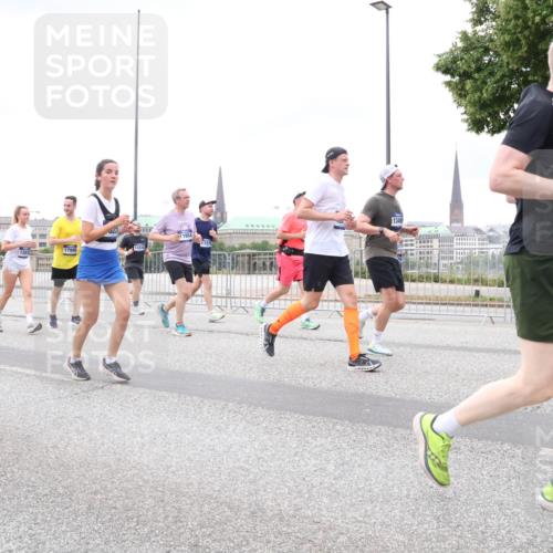 29.06.2025 - hella hamburg halbmarathon Lena Gebhardt http://msf.ph/oto/8320716 29.06.2025 10:57:19 Lombardsbrücke 499, 1283, 17990, 2, 1954, 17275, 13490, 1, 1207, 1643, 2041, 2370, 2871, 2932, 3195, 3348, 3385, 3387, 3388, 3433, 3470, 3485, 3723, 3750, 3851, 4086, 4106, 4180, 4197, 4241, 4485, 4568, 4569, 4611, 4998, 5057, 5117, 5316, 5589, 5639, 5736, 5738, 6053, 6284, 6827, 6832, 6857, 6981, 7416, 7417, 7592, 7720, 7728, 7787, 7964, 8035, 8039, 8197, 8224, 8287, 8386, 8540, 8546, 8552, 8679, 8851, 8853, 8873, 9110, 9298, 9299, 9496 meine-sportfotos.de