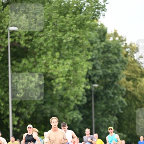 29.06.2025 - hella hamburg halbmarathon Dr. Thomas Lammeyer http://msf.ph/oto/8320739 29.06.2025 10:39:10 Kennedybrücke 1417, 1497, 1821, 1849, 2265, 2355, 2482, 2751, 3130, 3409, 4884, 5027, 5453, 5793, 6171, 6310, 6329, 6335, 6571, 6746, 6803, 6859, 7020, 7299, 7733, 8369, 9164, 9248, 9342, 10335, 10464, 10606 meine-sportfotos.de