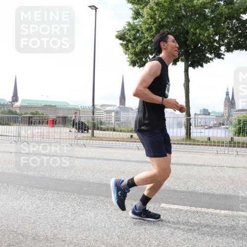 29.06.2025 - hella hamburg halbmarathon Lena Gebhardt http://msf.ph/oto/8320765 29.06.2025 10:12:45 Lombardsbrücke 1020, 1051, 1249, 1610, 1785, 1850, 1851, 1939, 2531, 2891, 2942, 2963, 2964, 3182, 3248, 3262, 3746, 4453, 4499, 4532, 4554, 5150, 5166, 5176, 5597, 5598, 6207, 6822, 6871, 6966, 7014, 7873, 7907, 8398, 8405, 8917, 8971, 9254, 9405, 10067, 10402, 10581, 10685, 11025, 11720, 12456, 13566, 13816, 14404, 14540, 14863, 14868, 14869, 15012, 15369, 15531, 16323, 16473, 16826, 16911, 17061, 17699, 17994, 18178, 18493, 18530 meine-sportfotos.de