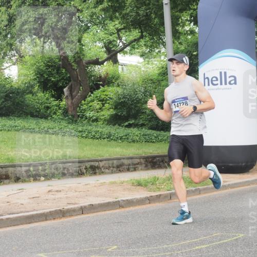 29.06.2025 - hella hamburg halbmarathon KatJ http://msf.ph/oto/8320776 29.06.2025 10:16:27 Zwischen KM18-KM19  meine-sportfotos.de