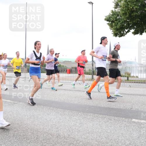 29.06.2025 - hella hamburg halbmarathon Lena Gebhardt http://msf.ph/oto/8320786 29.06.2025 10:57:19 Lombardsbrücke 44, 12, 12832, 17990, 3513, 1207, 1643, 2041, 2370, 2871, 2932, 3195, 3348, 3385, 3387, 3388, 3433, 3470, 3485, 3723, 3750, 3851, 4086, 4106, 4180, 4197, 4241, 4485, 4568, 4569, 4611, 4998, 5057, 5117, 5316, 5589, 5639, 5736, 5738, 6053, 6284, 6827, 6832, 6857, 6981, 7416, 7417, 7592, 7720, 7728, 7787, 7964, 8035, 8039, 8197, 8224, 8287, 8386, 8540, 8546, 8552, 8679, 8851, 8853, 8873, 9110, 9298, 9299, 9496 meine-sportfotos.de