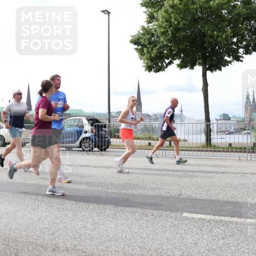 29.06.2025 - hella hamburg halbmarathon Lena Gebhardt http://msf.ph/oto/8320796 29.06.2025 10:22:49 Lombardsbrücke 500, 180, 1029, 1187, 1598, 1853, 2294, 2351, 2479, 2766, 2886, 3003, 3029, 3034, 3430, 3457, 3511, 3600, 3601, 3910, 3946, 4131, 4190, 4266, 4556, 4559, 4969, 5079, 5223, 5343, 5629, 5798, 5838, 6030, 6048, 6049, 6303, 6347, 6578, 6784, 6785, 6820, 6826, 6899, 7097, 7188, 7190, 7266, 7276, 7529, 7794, 7891, 7925, 8355, 8511, 8855, 8931, 9133, 9256, 9913, 10205, 10826, 12025, 12190, 12265, 13560, 13921, 14041, 14525, 14801 meine-sportfotos.de
