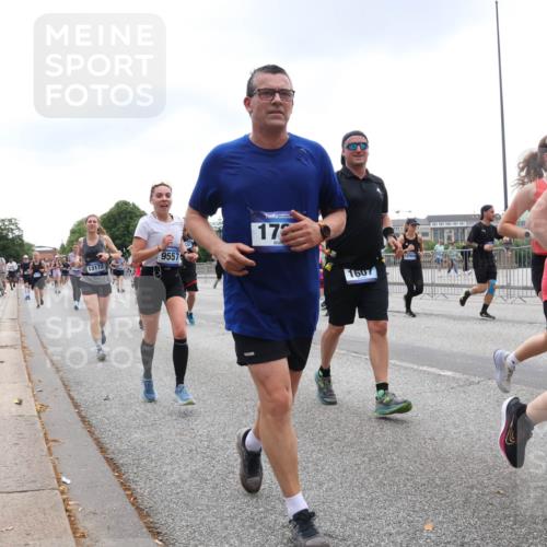 29.06.2025 - hella hamburg halbmarathon Lena Gebhardt http://msf.ph/oto/8320808 29.06.2025 10:47:16 Lombardsbrücke 13172, 9557, 172, 1607, 6490, 1073, 1185, 1286, 1363, 1434, 1463, 1523, 1593, 1607, 1704, 1720, 1961, 2148, 2211, 2320, 2327, 2407, 2537, 2555, 2556, 2665, 2981, 2994, 3339, 3823, 4037, 4184, 4239, 4325, 4483, 4806, 4895, 4974, 4975, 5111, 5114, 5621, 5622, 5796, 5895, 5953, 6255, 6256, 6485, 6496, 6740, 6879, 6995, 7073, 7403, 7412, 7430, 7431, 7630, 7631, 8105, 8131, 8270, 8486, 8553, 8684, 8706, 8915, 8953, 8967, 9018, 11458, 11730, 11738 meine-sportfotos.de