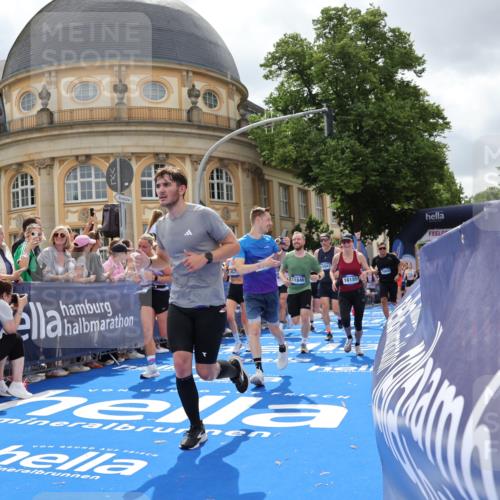 29.06.2025 - hella hamburg halbmarathon Strokosch-Dieckow http://msf.ph/oto/8320846 29.06.2025 10:58:43 Ziel 1319, 2488, 2656, 2840, 3859, 5277, 5675, 6592, 6720, 7659, 8322, 8807, 8929, 10268, 10539, 10943, 11605, 11846, 12862, 13512, 13694, 13880, 14266, 14902, 14965, 15197, 16189, 17405, 17630, 17839, 18232, 18587, 18954 meine-sportfotos.de