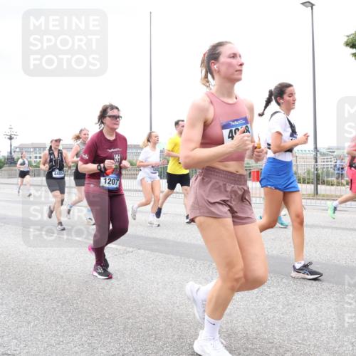 29.06.2025 - hella hamburg halbmarathon Lena Gebhardt http://msf.ph/oto/8320860 29.06.2025 10:57:20 Lombardsbrücke 5639, 14148, 4485, 408, 1207, 1207, 1643, 2041, 2370, 2871, 2932, 3195, 3348, 3385, 3387, 3388, 3433, 3470, 3485, 3723, 3750, 3851, 4086, 4106, 4180, 4197, 4241, 4485, 4568, 4569, 4611, 4998, 5057, 5117, 5316, 5589, 5639, 5736, 5738, 6053, 6284, 6827, 6832, 6857, 6981, 7416, 7417, 7592, 7720, 7728, 7787, 7964, 8035, 8039, 8197, 8224, 8287, 8386, 8540, 8546, 8552, 8679, 8708, 8851, 8853, 8873, 9110, 9298, 9299, 9496 meine-sportfotos.de
