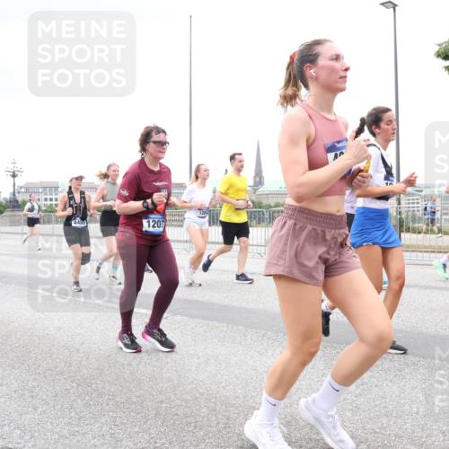 29.06.2025 - hella hamburg halbmarathon Lena Gebhardt http://msf.ph/oto/8320889 29.06.2025 10:57:20 Lombardsbrücke 5639, 14148, 1207, 1283, 10, 1207, 1643, 2041, 2370, 2871, 2932, 3195, 3348, 3385, 3387, 3388, 3433, 3470, 3485, 3723, 3750, 3851, 4086, 4106, 4180, 4197, 4241, 4485, 4568, 4569, 4611, 4998, 5057, 5117, 5316, 5589, 5639, 5736, 5738, 6053, 6284, 6827, 6832, 6857, 6981, 7416, 7417, 7592, 7720, 7728, 7787, 7964, 8035, 8039, 8197, 8224, 8287, 8386, 8540, 8546, 8552, 8679, 8708, 8851, 8853, 8873, 9110, 9298, 9299, 9496 meine-sportfotos.de