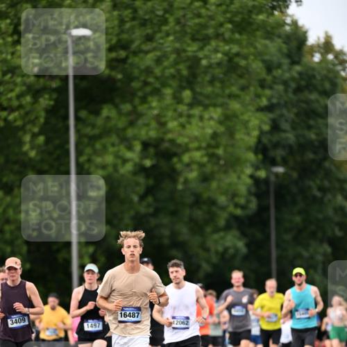 29.06.2025 - hella hamburg halbmarathon Dr. Thomas Lammeyer http://msf.ph/oto/8320896 29.06.2025 10:39:11 Kennedybrücke 1417, 1497, 1821, 1849, 2265, 2355, 2482, 3130, 3409, 4884, 5027, 5453, 5793, 6171, 6310, 6329, 6335, 6571, 6746, 6803, 6859, 7020, 7299, 7733, 8369, 9164, 9248, 9342, 10335, 10393, 10464, 10606 meine-sportfotos.de