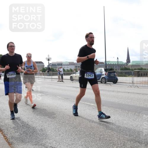 29.06.2025 - hella hamburg halbmarathon Lena Gebhardt http://msf.ph/oto/8320916 29.06.2025 10:22:49 Lombardsbrücke 8355, 11665, 9256, 5343, 1029, 1187, 1598, 1853, 2294, 2351, 2479, 2766, 2886, 3003, 3029, 3034, 3430, 3457, 3511, 3600, 3601, 3910, 3946, 4131, 4190, 4266, 4556, 4559, 4969, 5079, 5223, 5343, 5629, 5798, 5838, 6030, 6048, 6049, 6303, 6347, 6578, 6784, 6785, 6820, 6826, 6899, 7097, 7188, 7190, 7266, 7276, 7529, 7794, 7891, 7925, 8355, 8511, 8855, 8931, 9133, 9256, 9913, 10205, 10826, 12025, 12190, 12265, 13560, 13921, 14041, 14525, 14801 meine-sportfotos.de