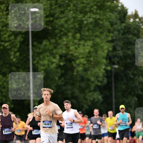 29.06.2025 - hella hamburg halbmarathon Dr. Thomas Lammeyer http://msf.ph/oto/8320921 29.06.2025 10:39:12 Kennedybrücke 1417, 1497, 1821, 1849, 2265, 2482, 3130, 3409, 4884, 5027, 5453, 5793, 6171, 6310, 6329, 6335, 6571, 6746, 6803, 6859, 7020, 7299, 7386, 7733, 8369, 9164, 9248, 9342, 10335, 10393, 10464, 10606 meine-sportfotos.de