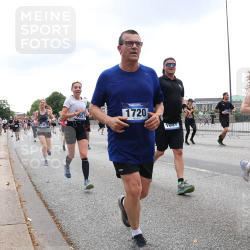 29.06.2025 - hella hamburg halbmarathon Lena Gebhardt http://msf.ph/oto/8320926 29.06.2025 10:47:16 Lombardsbrücke 13172, 9557, 1720, 1607, 649, 1073, 1185, 1286, 1363, 1434, 1463, 1523, 1593, 1607, 1704, 1720, 1961, 2148, 2211, 2320, 2327, 2407, 2537, 2555, 2556, 2665, 2981, 2994, 3339, 3823, 4037, 4184, 4239, 4325, 4483, 4806, 4895, 4974, 4975, 5111, 5114, 5621, 5622, 5796, 5895, 5953, 6255, 6256, 6485, 6496, 6740, 6879, 6995, 7073, 7403, 7412, 7430, 7431, 7630, 7631, 8105, 8131, 8270, 8486, 8553, 8684, 8706, 8915, 8953, 8967, 9018, 11458, 11730, 11738 meine-sportfotos.de
