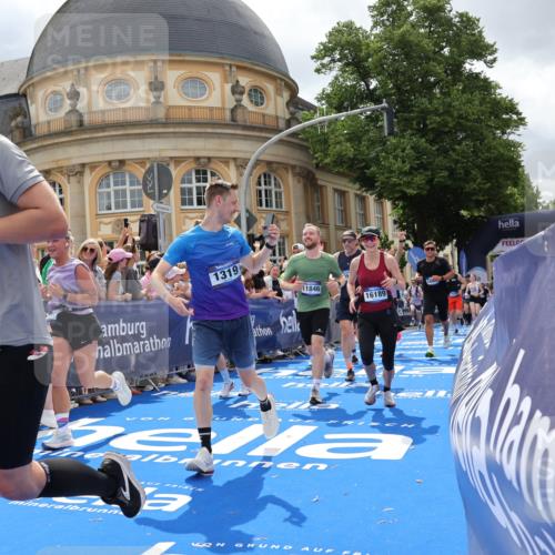 29.06.2025 - hella hamburg halbmarathon Strokosch-Dieckow http://msf.ph/oto/8320929 29.06.2025 10:58:43 Ziel 1319, 2488, 2656, 2840, 3859, 5277, 5675, 6592, 6720, 7659, 8322, 8807, 8929, 10268, 10539, 10943, 11605, 11846, 12862, 13512, 13694, 13880, 14266, 14902, 14965, 15197, 16189, 17405, 17630, 17839, 18232, 18587, 18954 meine-sportfotos.de