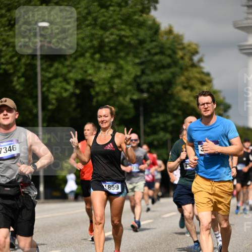 29.06.2025 - hella hamburg halbmarathon Dr. Thomas Lammeyer http://msf.ph/oto/8320956 29.06.2025 10:17:22 Kennedybrücke 1007, 1328, 1859, 2055, 2359, 2904, 2961, 2987, 3218, 3729, 4554, 4950, 5232, 5597, 5598, 6026, 6207, 7346, 7460, 8115, 8279, 8913, 9128, 9527 meine-sportfotos.de
