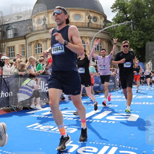 29.06.2025 - hella hamburg halbmarathon Strokosch-Dieckow http://msf.ph/oto/8321040 29.06.2025 10:58:45 Ziel 1319, 2159, 2488, 2656, 2840, 3859, 4833, 5277, 5675, 5885, 6592, 6720, 8322, 8807, 8929, 10268, 10539, 10943, 11605, 11846, 12734, 12862, 13512, 13880, 14266, 14673, 14902, 14965, 15197, 16189, 17405, 17630, 17839, 18232, 18587, 18954 meine-sportfotos.de