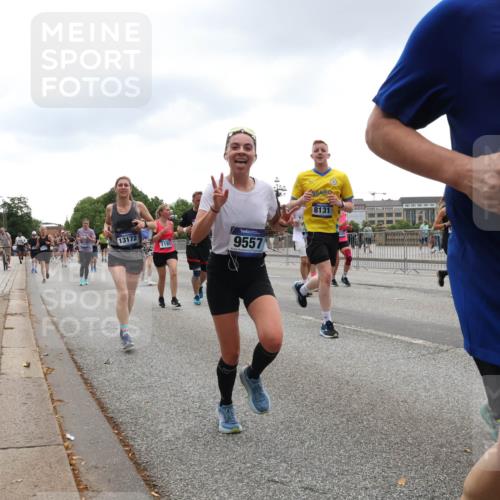 29.06.2025 - hella hamburg halbmarathon Lena Gebhardt http://msf.ph/oto/8321057 29.06.2025 10:47:17 Lombardsbrücke 13172, 1185, 9557, 8131, 1720, 1073, 1185, 1286, 1363, 1434, 1463, 1523, 1593, 1607, 1704, 1720, 1961, 2148, 2211, 2320, 2327, 2407, 2537, 2555, 2556, 2665, 2981, 2994, 3339, 3823, 4037, 4184, 4239, 4325, 4483, 4806, 4895, 4974, 4975, 5111, 5114, 5621, 5622, 5796, 5895, 5953, 6255, 6256, 6485, 6496, 6879, 6995, 7073, 7403, 7430, 7431, 7630, 7631, 8105, 8131, 8270, 8486, 8553, 8684, 8706, 8915, 8953, 8967, 9018, 11351, 11458, 11730, 11738 meine-sportfotos.de