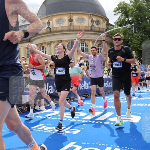 29.06.2025 - hella hamburg halbmarathon Strokosch-Dieckow http://msf.ph/oto/8321058 29.06.2025 10:58:45 Ziel 1319, 2159, 2488, 2656, 2840, 3859, 4833, 5277, 5675, 5885, 6592, 6720, 8322, 8807, 8929, 10268, 10539, 10943, 11605, 11846, 12734, 12862, 13512, 13880, 14266, 14673, 14902, 14965, 15197, 16189, 17405, 17630, 17839, 18232, 18587, 18954 meine-sportfotos.de