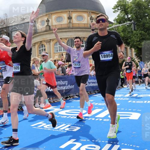 29.06.2025 - hella hamburg halbmarathon Strokosch-Dieckow http://msf.ph/oto/8321068 29.06.2025 10:58:46 Ziel 1319, 2159, 2488, 2656, 2840, 3859, 4632, 4833, 5277, 5675, 5885, 6592, 6720, 8807, 8929, 9156, 9353, 10268, 10539, 10943, 11605, 11846, 12734, 13512, 13880, 14266, 14673, 14902, 14965, 15197, 16189, 17405, 17630, 17839, 18232, 18587, 18954 meine-sportfotos.de