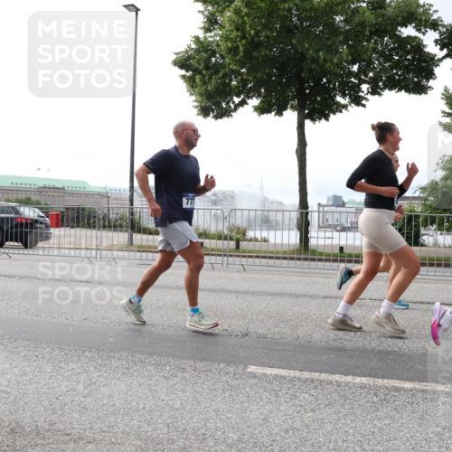 29.06.2025 - hella hamburg halbmarathon Lena Gebhardt http://msf.ph/oto/8321070 29.06.2025 10:37:35 Lombardsbrücke 777, 1022, 1276, 1337, 1475, 1597, 1819, 1985, 2016, 2031, 2072, 2104, 2199, 2272, 2480, 2486, 2640, 2853, 3127, 3230, 3246, 3633, 4097, 4347, 4733, 5139, 5146, 5171, 5186, 5522, 5560, 5790, 5875, 5940, 6243, 6584, 6821, 6955, 7085, 7124, 7235, 7321, 7350, 7544, 7707, 7777, 7823, 8257, 8258, 8811, 8843, 8985, 9055, 9247, 9288, 9524, 9895, 10159, 10506, 10836, 11087, 12123, 12254, 12472, 12824, 16680, 17798 meine-sportfotos.de