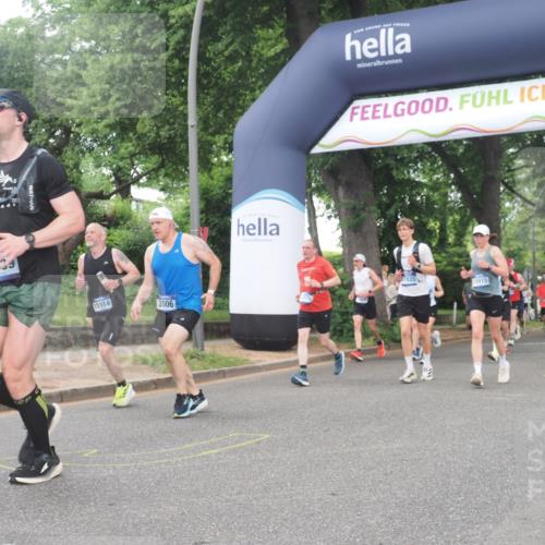 29.06.2025 - hella hamburg halbmarathon KatJ http://msf.ph/oto/8321091 29.06.2025 10:45:56 Zwischen KM18-KM19 1285, 2006, 5926, 6202 meine-sportfotos.de