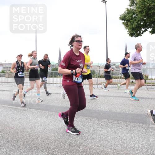 29.06.2025 - hella hamburg halbmarathon Lena Gebhardt http://msf.ph/oto/8321099 29.06.2025 10:57:21 Lombardsbrücke 14148, 4485, 237, 1207, 1799, 172, 111, 1207, 1643, 2041, 2370, 2871, 2932, 3195, 3385, 3387, 3388, 3433, 3470, 3485, 3723, 3750, 3851, 4086, 4106, 4180, 4197, 4241, 4485, 4568, 4569, 4611, 4998, 5057, 5117, 5316, 5632, 5639, 5736, 5738, 6053, 6284, 6827, 6832, 6857, 6981, 7416, 7417, 7592, 7720, 7728, 7787, 7964, 8035, 8039, 8197, 8224, 8287, 8386, 8540, 8546, 8552, 8679, 8708, 8851, 8853, 8873, 9110, 9233, 9298, 9299, 9318, 9496 meine-sportfotos.de