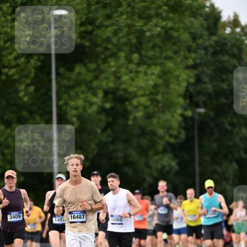 29.06.2025 - hella hamburg halbmarathon Dr. Thomas Lammeyer http://msf.ph/oto/8321104 29.06.2025 10:39:12 Kennedybrücke 1417, 1497, 1821, 1849, 2265, 2482, 3130, 3409, 4884, 5027, 5453, 5793, 6171, 6310, 6329, 6335, 6571, 6746, 6803, 6859, 7020, 7299, 7386, 7733, 8369, 9164, 9248, 9342, 10335, 10393, 10464, 10606 meine-sportfotos.de