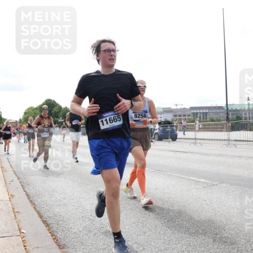 29.06.2025 - hella hamburg halbmarathon Lena Gebhardt http://msf.ph/oto/8321127 29.06.2025 10:22:50 Lombardsbrücke 8355, 11665, 9256, 1029, 1853, 2294, 2479, 2766, 2886, 3003, 3029, 3034, 3430, 3457, 3511, 3600, 3601, 3910, 3946, 4190, 4266, 4559, 4969, 5079, 5223, 5343, 5629, 5798, 5838, 6048, 6303, 6347, 6578, 6784, 6785, 6820, 6826, 6899, 7097, 7188, 7190, 7266, 7276, 7529, 7794, 7891, 7925, 8355, 8511, 8931, 9133, 9256, 9913, 10205, 10826, 12025, 12190, 12265, 13560, 13921, 14041, 14525, 14801 meine-sportfotos.de