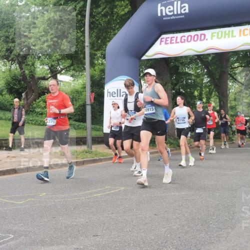 29.06.2025 - hella hamburg halbmarathon KatJ http://msf.ph/oto/8321171 29.06.2025 10:45:57 Zwischen KM18-KM19 1285, 2006, 2957 meine-sportfotos.de