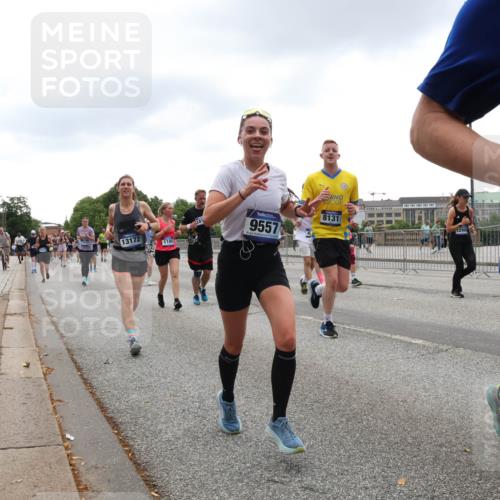 29.06.2025 - hella hamburg halbmarathon Lena Gebhardt http://msf.ph/oto/8321173 29.06.2025 10:47:17 Lombardsbrücke 13172, 1185, 9557, 8131, 1073, 1185, 1286, 1363, 1434, 1463, 1523, 1593, 1607, 1704, 1720, 1961, 2148, 2211, 2320, 2327, 2407, 2537, 2555, 2556, 2665, 2981, 2994, 3339, 3823, 4037, 4184, 4239, 4325, 4483, 4806, 4895, 4974, 4975, 5111, 5114, 5621, 5622, 5796, 5895, 5953, 6255, 6256, 6485, 6496, 6879, 6995, 7073, 7403, 7430, 7431, 7630, 7631, 8105, 8131, 8270, 8486, 8553, 8684, 8706, 8915, 8953, 8967, 9018, 11351, 11458, 11730, 11738 meine-sportfotos.de