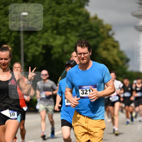 29.06.2025 - hella hamburg halbmarathon Dr. Thomas Lammeyer http://msf.ph/oto/8321192 29.06.2025 10:17:24 Kennedybrücke 1007, 1859, 2055, 2359, 2721, 2904, 2961, 2987, 3218, 3729, 4950, 5232, 6026, 6207, 7346, 7460, 8279, 8913, 9128, 9612 meine-sportfotos.de
