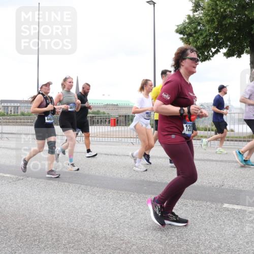 29.06.2025 - hella hamburg halbmarathon Lena Gebhardt http://msf.ph/oto/8321201 29.06.2025 10:57:21 Lombardsbrücke 14148, 448, 4611, 128, 120, 1207, 1643, 2041, 2370, 2871, 2932, 3195, 3385, 3387, 3388, 3433, 3470, 3485, 3723, 3750, 3851, 4086, 4106, 4180, 4197, 4241, 4485, 4568, 4569, 4611, 4998, 5057, 5117, 5316, 5632, 5639, 5736, 5738, 6053, 6284, 6827, 6832, 6857, 6981, 7416, 7417, 7592, 7720, 7728, 7787, 7964, 8035, 8039, 8197, 8224, 8287, 8386, 8540, 8546, 8552, 8679, 8708, 8851, 8853, 8873, 9110, 9233, 9298, 9299, 9318, 9496 meine-sportfotos.de