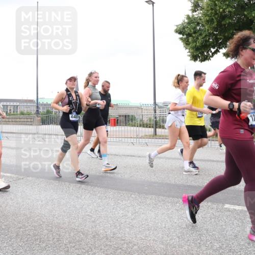 29.06.2025 - hella hamburg halbmarathon Lena Gebhardt http://msf.ph/oto/8321233 29.06.2025 10:57:21 Lombardsbrücke 7781, 14148, 4485, 401, 179, 12, 1207, 1643, 2041, 2370, 2871, 2932, 3195, 3385, 3387, 3388, 3433, 3470, 3485, 3723, 3750, 3851, 4086, 4106, 4180, 4197, 4241, 4485, 4568, 4569, 4611, 4998, 5057, 5117, 5316, 5632, 5639, 5736, 5738, 6053, 6284, 6827, 6832, 6857, 6981, 7416, 7417, 7592, 7720, 7728, 7787, 7964, 8035, 8039, 8197, 8224, 8287, 8386, 8540, 8546, 8552, 8679, 8708, 8851, 8853, 8873, 9110, 9233, 9298, 9299, 9318, 9496 meine-sportfotos.de
