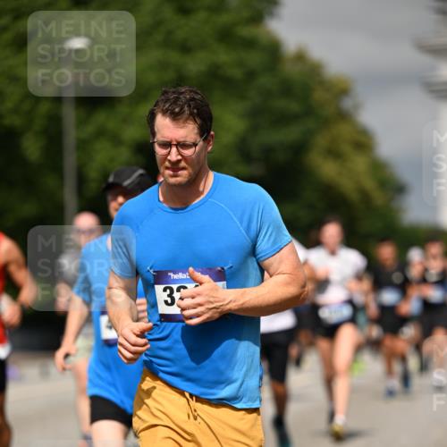 29.06.2025 - hella hamburg halbmarathon Dr. Thomas Lammeyer http://msf.ph/oto/8321243 29.06.2025 10:17:25 Kennedybrücke 1007, 1859, 1939, 2055, 2359, 2721, 2904, 2961, 2987, 3218, 3729, 4950, 5232, 6026, 6207, 7346, 7460, 8279, 8913, 9128, 9612 meine-sportfotos.de