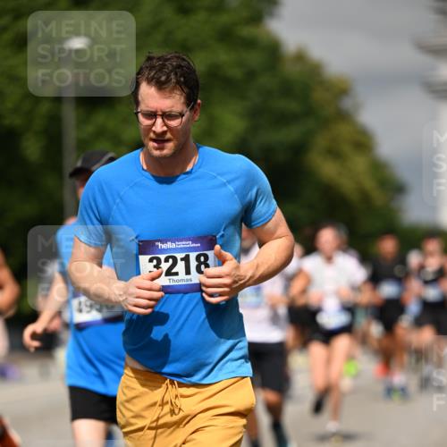 29.06.2025 - hella hamburg halbmarathon Dr. Thomas Lammeyer http://msf.ph/oto/8321249 29.06.2025 10:17:25 Kennedybrücke 1007, 1859, 1939, 2055, 2359, 2721, 2904, 2961, 2987, 3218, 3729, 4950, 5232, 6026, 6207, 7346, 7460, 8279, 8913, 9128, 9612 meine-sportfotos.de