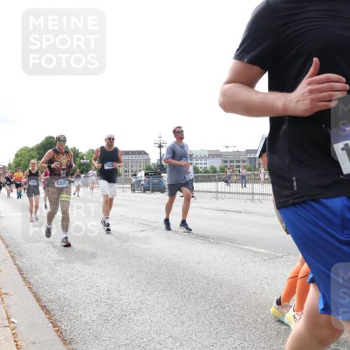 29.06.2025 - hella hamburg halbmarathon Lena Gebhardt http://msf.ph/oto/8321258 29.06.2025 10:22:51 Lombardsbrücke 14801, 8355, 11665, 1029, 1853, 2294, 2479, 2766, 2886, 3003, 3029, 3034, 3430, 3457, 3511, 3600, 3601, 3946, 4190, 4266, 4969, 5223, 5343, 5629, 5798, 5838, 6347, 6578, 6784, 6785, 6820, 6826, 6849, 6899, 7097, 7188, 7190, 7266, 7276, 7529, 7794, 7891, 7925, 8355, 8511, 8931, 9133, 9256, 9913, 10205, 10826, 12025, 12190, 12265, 13560, 13921, 14041, 14525, 14801 meine-sportfotos.de