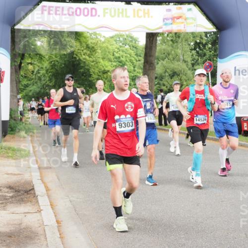 29.06.2025 - hella hamburg halbmarathon MichiJ http://msf.ph/oto/8321291 29.06.2025 10:37:20 Zwischen KM18-KM19 1630, 2013, 4261, 6115, 7100, 8112, 8437, 8454, 8657, 9491, 9597, 9695, 10860, 12203, 13225, 14012, 14526, 15620, 15803, 16403, 16891, 18489, 19020 meine-sportfotos.de