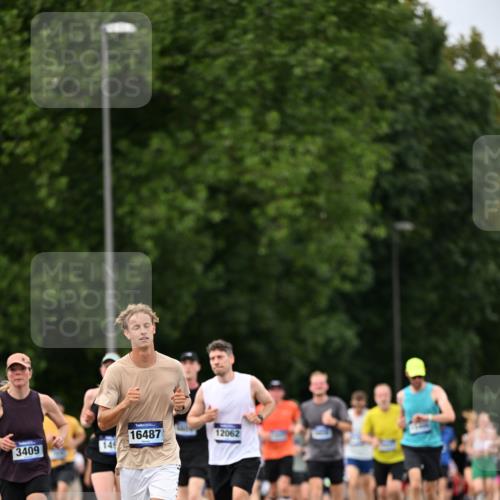 29.06.2025 - hella hamburg halbmarathon Dr. Thomas Lammeyer http://msf.ph/oto/8321300 29.06.2025 10:39:12 Kennedybrücke 1417, 1497, 1821, 1849, 2265, 2482, 3130, 3409, 4884, 5027, 5453, 5793, 6171, 6310, 6329, 6335, 6571, 6746, 6803, 6859, 7020, 7299, 7386, 7733, 8369, 9164, 9248, 9342, 10335, 10393, 10464, 10606 meine-sportfotos.de