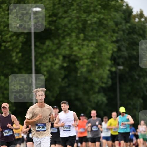 29.06.2025 - hella hamburg halbmarathon Dr. Thomas Lammeyer http://msf.ph/oto/8321319 29.06.2025 10:39:12 Kennedybrücke 1417, 1497, 1821, 1849, 2265, 2482, 3130, 3409, 4884, 5027, 5453, 5793, 6171, 6310, 6329, 6335, 6571, 6746, 6803, 6859, 7020, 7299, 7386, 7733, 8369, 9164, 9248, 9342, 10335, 10393, 10464, 10606 meine-sportfotos.de