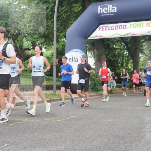 29.06.2025 - hella hamburg halbmarathon KatJ http://msf.ph/oto/8321325 29.06.2025 10:45:58 Zwischen KM18-KM19 1285, 2006, 2957 meine-sportfotos.de