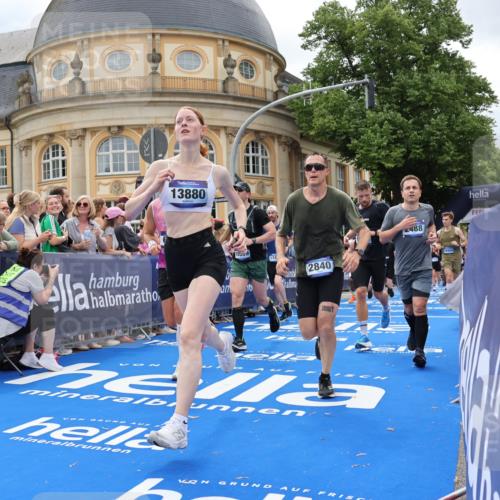 29.06.2025 - hella hamburg halbmarathon Strokosch-Dieckow http://msf.ph/oto/8321337 29.06.2025 10:58:49 Ziel 2159, 2488, 2656, 2840, 3859, 4632, 4833, 5277, 5675, 5885, 6438, 6720, 8807, 8929, 9156, 9353, 10268, 10518, 10539, 10788, 10915, 10943, 11605, 11846, 12734, 12735, 13512, 13654, 13880, 14266, 14673, 14902, 14965, 17405, 17630, 17839, 17931, 18180, 18232, 18954 meine-sportfotos.de