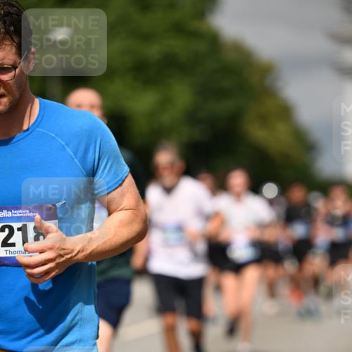 29.06.2025 - hella hamburg halbmarathon Dr. Thomas Lammeyer http://msf.ph/oto/8321360 29.06.2025 10:17:26 Kennedybrücke 1007, 1194, 1859, 1939, 2055, 2359, 2721, 2904, 2961, 2987, 3218, 3729, 4950, 5232, 6026, 6207, 7346, 7460, 8279, 8913, 9128, 9612 meine-sportfotos.de