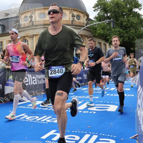 29.06.2025 - hella hamburg halbmarathon Strokosch-Dieckow http://msf.ph/oto/8321400 29.06.2025 10:58:49 Ziel 2159, 2488, 2656, 2840, 3859, 4632, 4833, 5277, 5675, 5885, 6438, 6720, 8807, 8929, 9156, 9353, 10268, 10518, 10539, 10788, 10915, 10943, 11605, 11846, 12734, 12735, 13512, 13654, 13880, 14266, 14673, 14902, 14965, 17405, 17630, 17839, 17931, 18180, 18232, 18954 meine-sportfotos.de