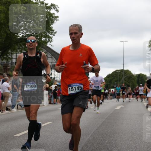 29.06.2025 - hella hamburg halbmarathon Yannick Fuchs http://msf.ph/oto/8321408 29.06.2025 10:51:07 20KM 1387, 1485, 1715, 1719, 1972, 2034, 2282, 2417, 2652, 2676, 3435, 4167, 5033, 5728, 6272, 6720, 7269, 8744, 9577, 9820, 10133, 11043, 11590, 11612, 11832, 12774, 13245, 13376, 13523, 13863, 14361, 14369, 14737, 14881, 14951, 15110, 15125, 15145, 15220, 15664, 15726, 16093, 16113, 16470, 16830, 16909, 17160, 17201, 17617, 17758, 17769, 17779, 17828, 17848, 18388, 19184 meine-sportfotos.de