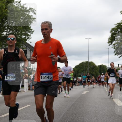 29.06.2025 - hella hamburg halbmarathon Yannick Fuchs http://msf.ph/oto/8321437 29.06.2025 10:51:07 20KM 1387, 1485, 1715, 1719, 1972, 2034, 2282, 2417, 2652, 2676, 3435, 4167, 5033, 5728, 6272, 6720, 7269, 8744, 9577, 9820, 10133, 11043, 11590, 11612, 11832, 12774, 13245, 13376, 13523, 13863, 14361, 14369, 14737, 14881, 14951, 15110, 15125, 15145, 15220, 15664, 15726, 16093, 16113, 16470, 16830, 16909, 17160, 17201, 17617, 17758, 17769, 17779, 17828, 17848, 18388, 19184 meine-sportfotos.de