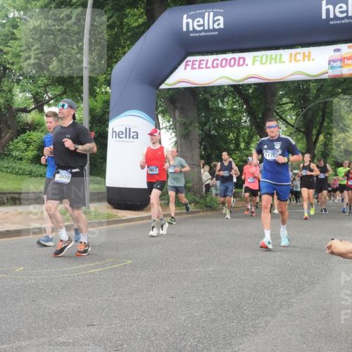 29.06.2025 - hella hamburg halbmarathon KatJ http://msf.ph/oto/8321462 29.06.2025 10:45:59 Zwischen KM18-KM19 1285, 2006, 2957, 7259 meine-sportfotos.de