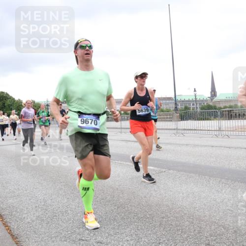 29.06.2025 - hella hamburg halbmarathon Lena Gebhardt http://msf.ph/oto/8321467 29.06.2025 10:57:22 Lombardsbrücke 1792, 9670, 5639, 14148, 1207, 1265, 1643, 2041, 2370, 2871, 3195, 3385, 3387, 3388, 3433, 3470, 3485, 3723, 3750, 3851, 4086, 4106, 4180, 4197, 4241, 4485, 4568, 4569, 4611, 4998, 5057, 5117, 5316, 5632, 5639, 5736, 5738, 6053, 6284, 6827, 6832, 6857, 6981, 7416, 7417, 7592, 7720, 7728, 7787, 7964, 8035, 8039, 8197, 8224, 8287, 8386, 8540, 8546, 8552, 8679, 8708, 8851, 8853, 8873, 9110, 9233, 9298, 9299, 9318, 9496 meine-sportfotos.de
